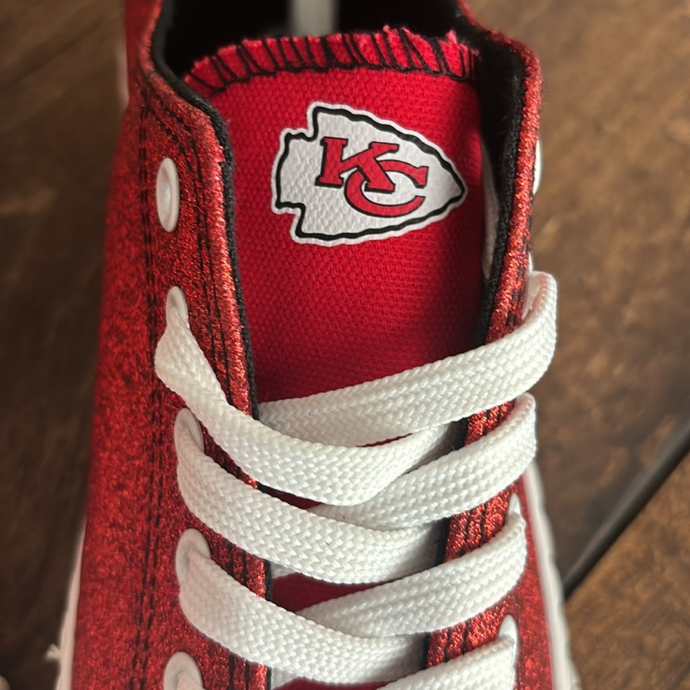 Women’s Chiefs Team Sneakers - Picture 6 of 6